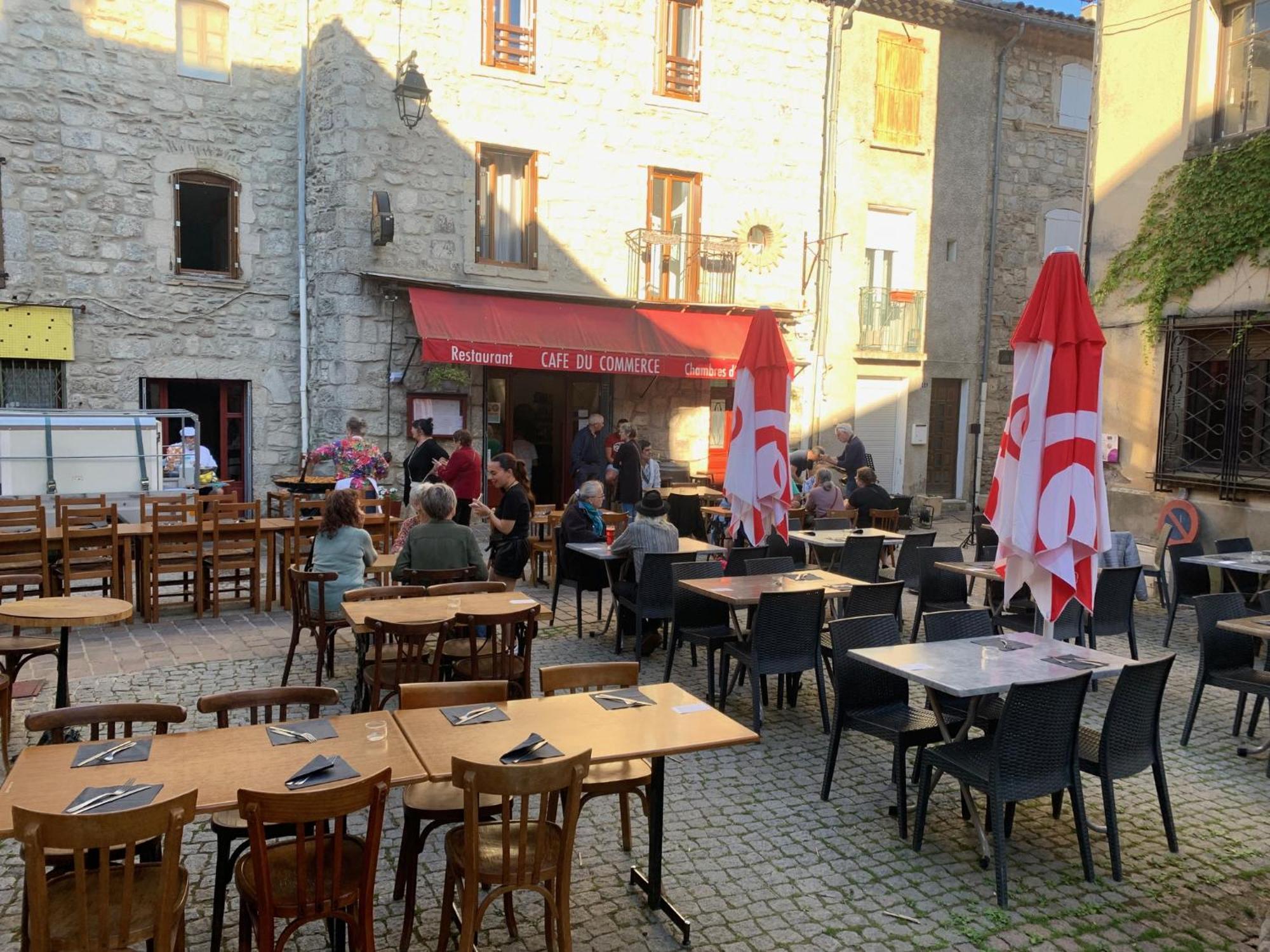 Cafe Du Commerce Genolhac Exterior foto